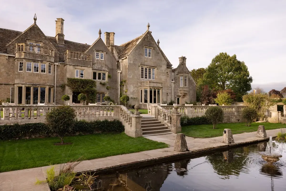 Woolley Grange: O ieșire de familie de lux în apropiere de baie se deschide cu facilități extravagante