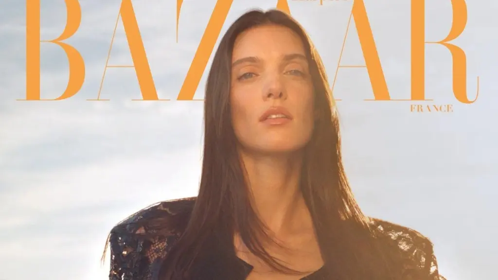 Charlotte Cardin strălucește pe coperta Harper's Bazaar France
