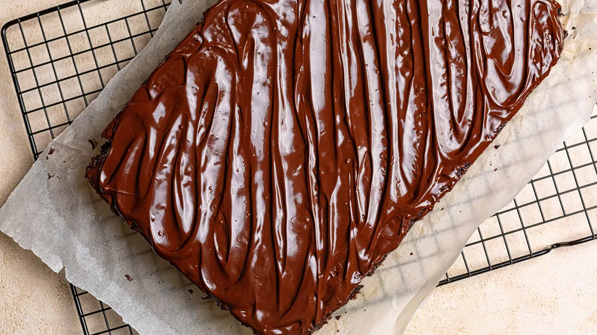 The Secret to Perfectly Sliced Sheet Cake Revealed