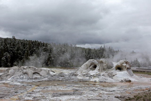 Grotto-Geyser-3-Border-Maker