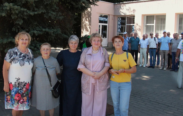 Жены офицеров.jpg