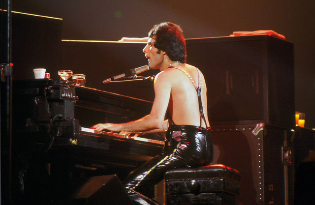 Queen61.jpg