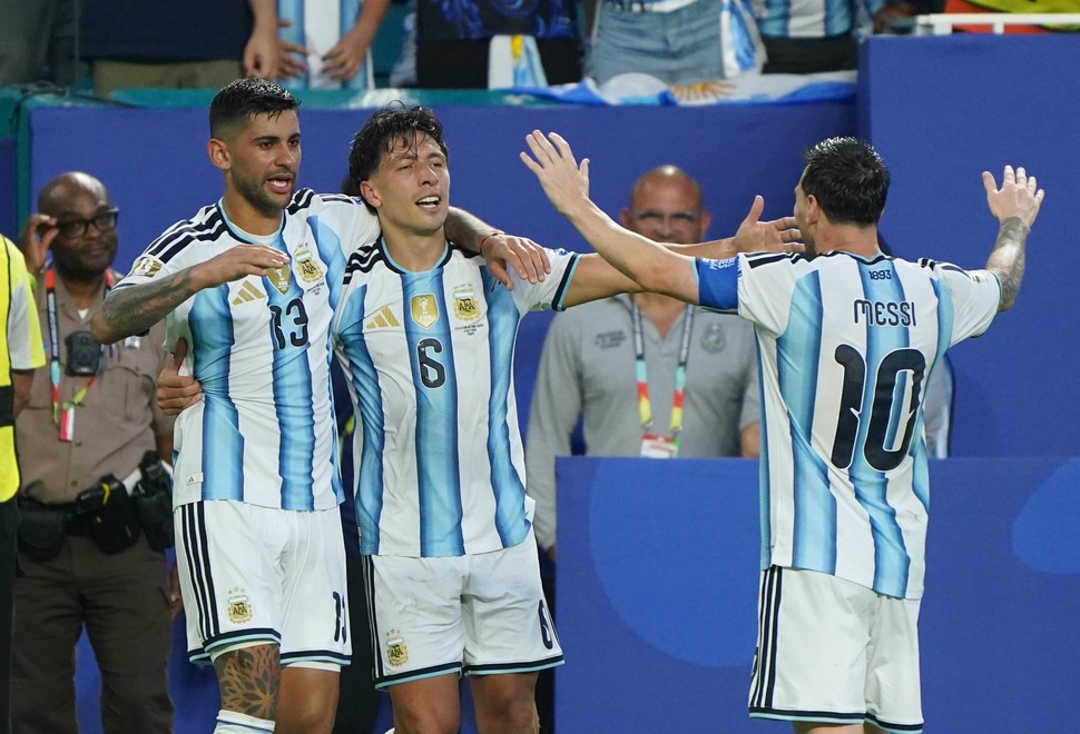 romeromessimartinez.jpg Más sufrido de lo esperado: Argentina superó a Cabo Verde en la prórroga