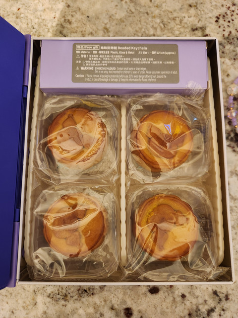 四个酷洛米月饼