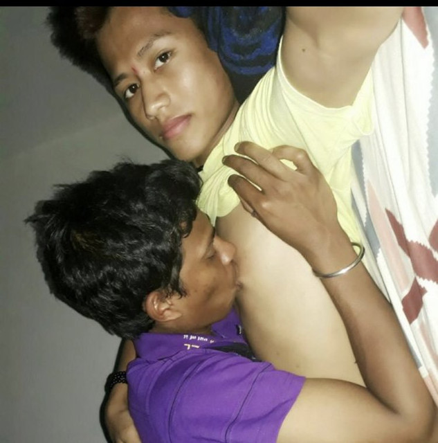 [Image: EAynw-SDUw-AE2-DKj.jpg]