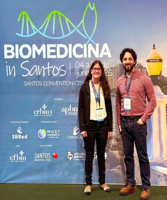 Alunos E Docente Do Curso De Biomedicina Participando Do Evento Em Santos