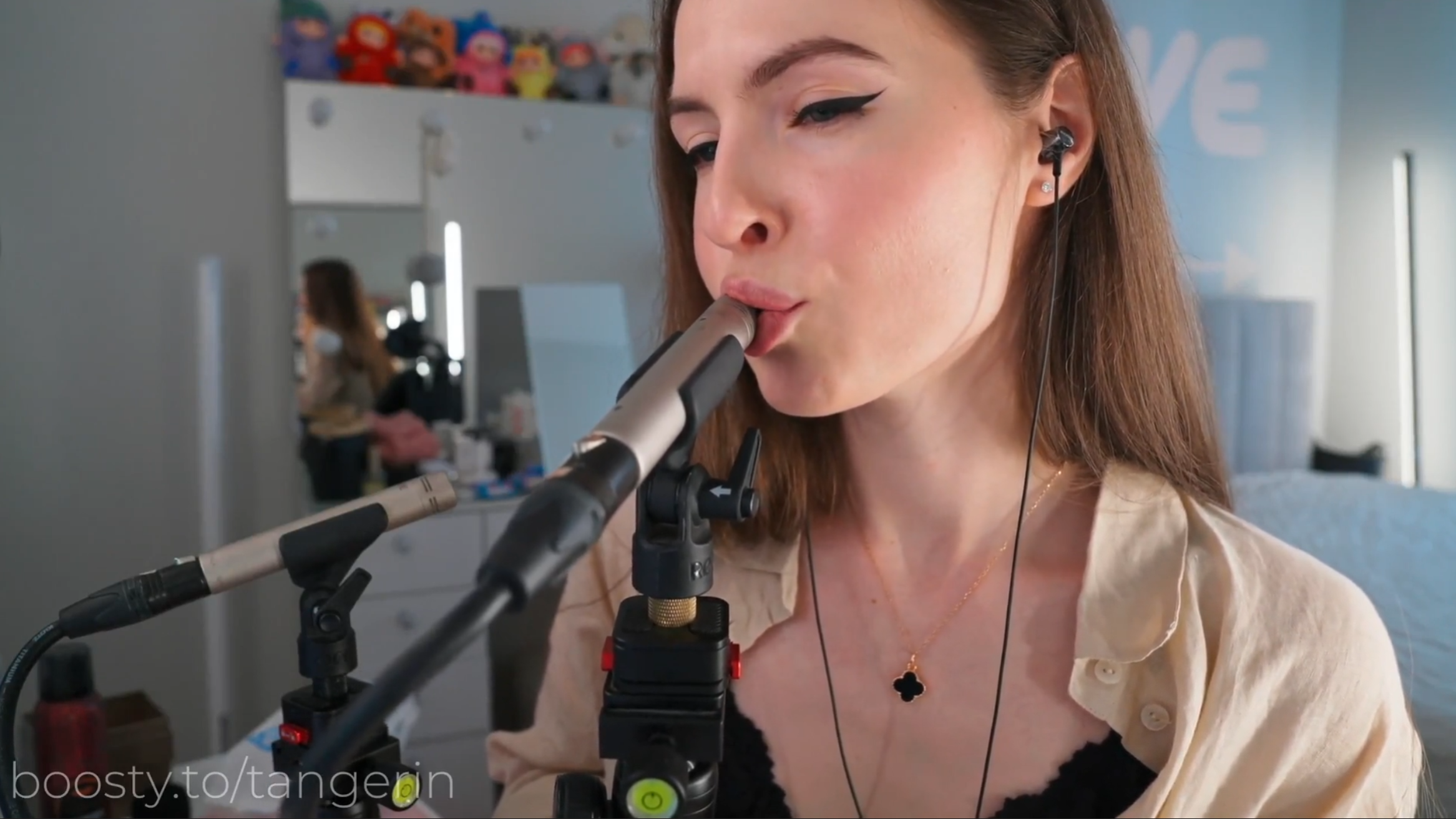 RODE Mic Licking [ Tangerin ]