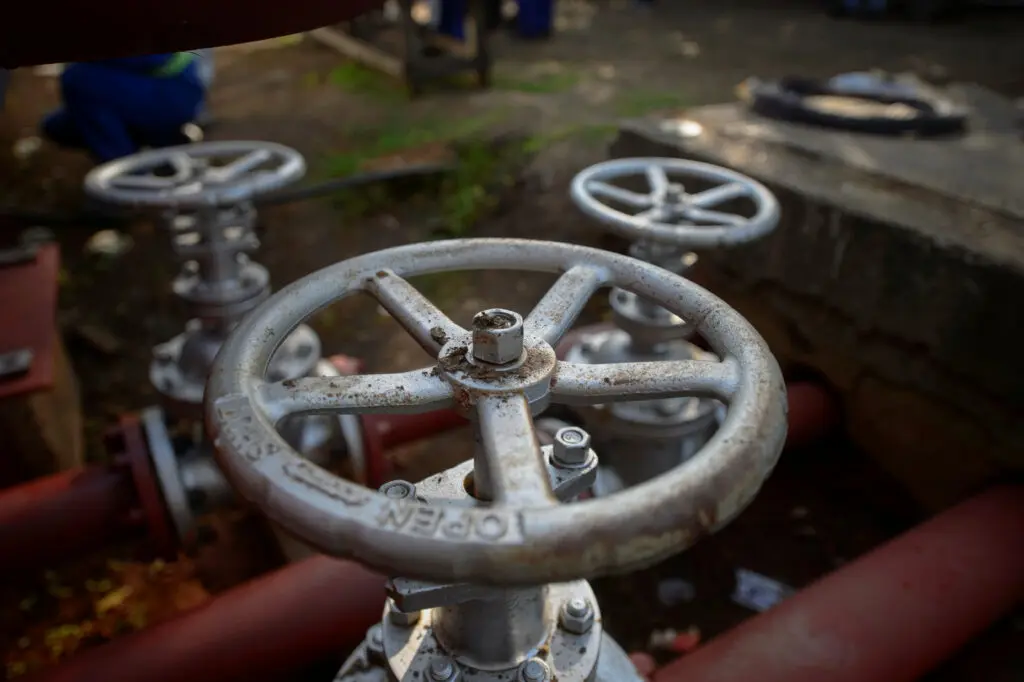 Peste 1.000 de blocuri din București rămân fără apă caldă din cauza lucrărilor la termoficare