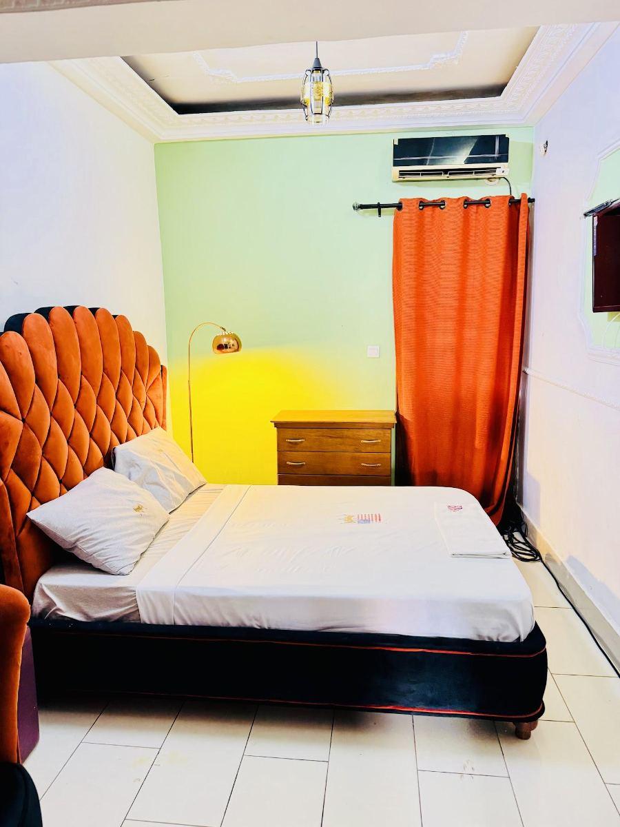 Chambre meublée à louer à Bessengue, Douala - 17000 FCFA/nuit