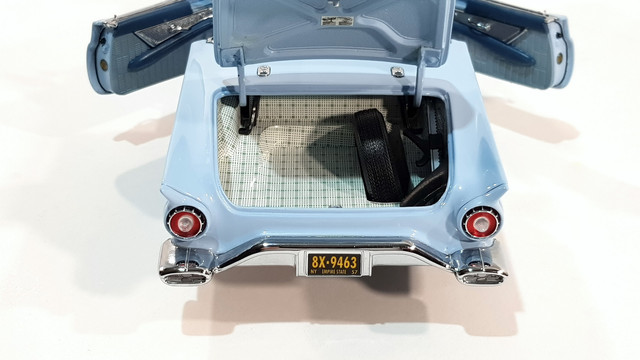 F57TB241.jpg