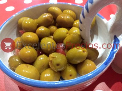 Plante d'olivier, saveur véritable, olives vertes marinées, olives verdiales assaisonnées