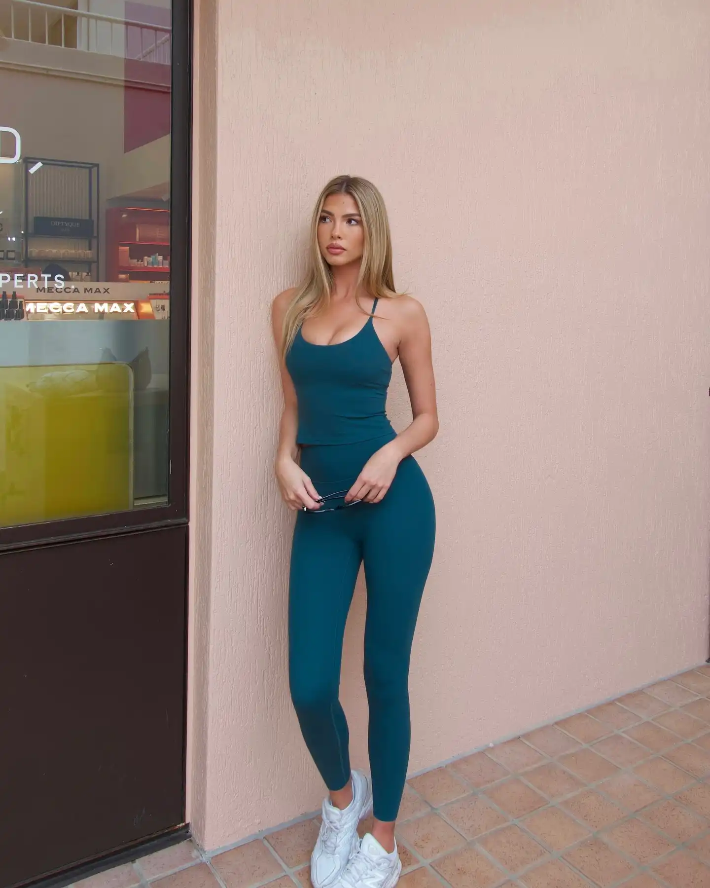 Bella Lewicki Wallpapers Insta Sport Bio (24)