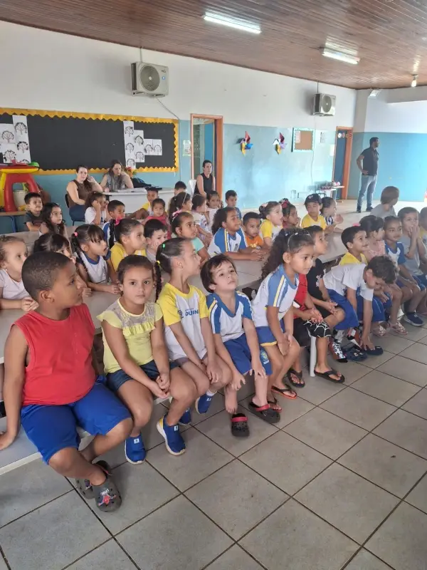 Alunos da NEI Curupira participam de plantio de árvores