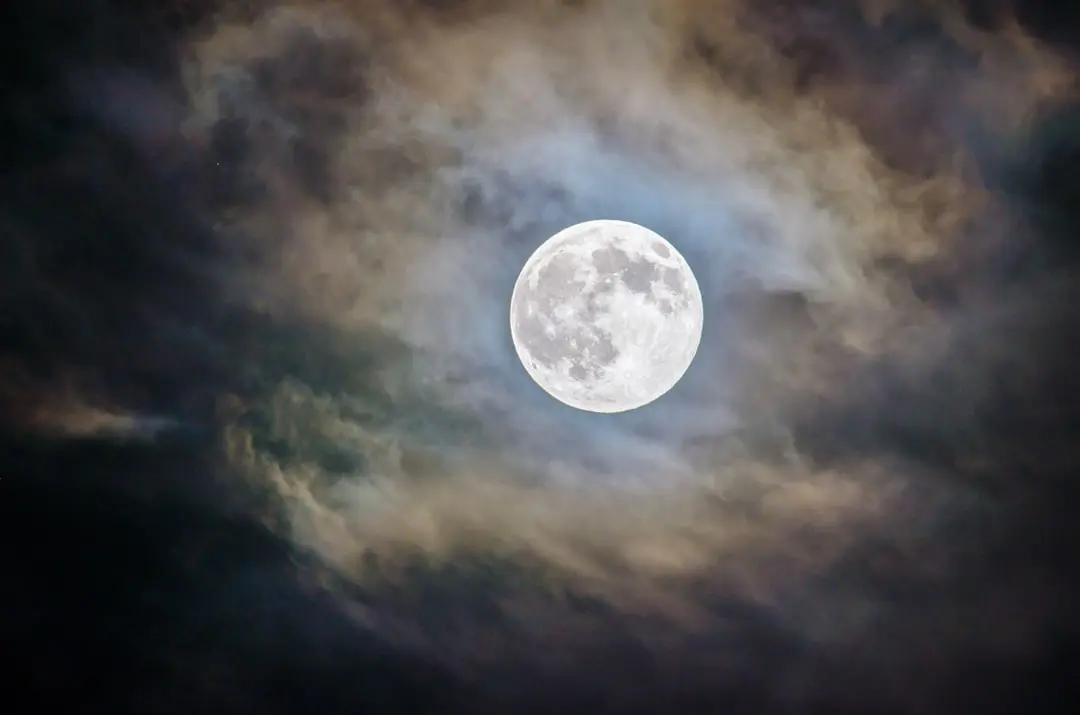 Luna Plină în Săgetător: Un Eveniment Major