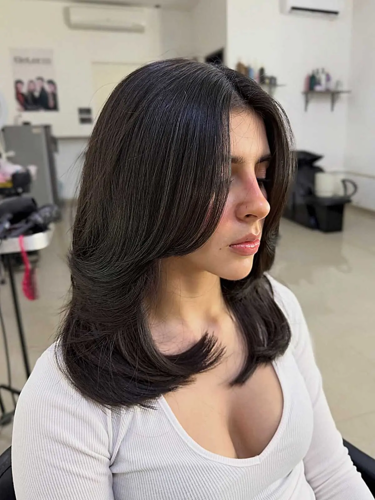 25 Stylish Mid-Length Haircuts for Managing Thick Hair