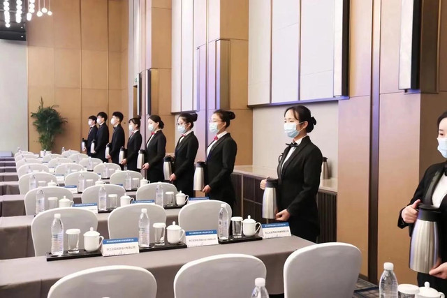关于深圳开具会务费发票【15718422515林/经/理//←←←電/威同步】哪里有开发票！经营范围：建筑、租赁、建材、劳务、办公用品、咨询、材料、打印、印刷、家电、工程款、会议、会务、办公耗材、办公设备、医疗器械、体育用品、劳保用品、设备租赁、汽车租赁、场地租赁、办公室租赁、汽车配件、垃圾清运、地推吸粉、车厢、礼品、购物卡、运输、园林绿化、建筑工程、苗木款、电影发行款、广告制作、广告策划、广告设计、活动代理、技术服务、汽车用品、厨房用品、办公桌椅、酒店用品、五金工具、五金材料、金属材料、电子材料、运输、设备维修、电器维修、电梯安装、电梯维修、设备安装、展览、装饰材料、装修、网络维护、物业管理、水电、房屋租赁、房租、信息咨询、咨询、加油、汽油、柴油、广告、酒店住宿、餐饮、机械设备、服务、设备加工，技术加工、机械加工、茶叶、文具、A4纸、硒鼓、墨盒、劳保用品、鞋子、首饰、服装服饰、手撕定额、钢材、管道、不锈钢、铝合金、玻璃制品、塑胶、模具模板、电线电缆、机动车、木材、写真、泡沫字、及时贴刻字、喷绘布、高清V软膜、普通软膜商演出场、肖像代言、广告代言、网络技术、计算机软硬件的技术服务、技术咨询、技术开发、成果转让,企业管理咨询,市场营销策划,网页设计,图文设计,工业产品设计,室内装饰设计,文化创意策划,仓储服务等等统一国税网查询 , 合作共赢！
这些支持通常包括广告及印刷、礼仪、秘书服务、运输与仓储、娱乐保健、媒介、公共关系等。基于这些支持均为临时性质，如果会议主办方分别寻找这些行业支持的话，其成本费用可能比市场行价要高，如果让专业会议服务商代理，将获得价格相对比较低廉且服务专业的支持。对于这些单项服务支持，应尽可能细化各项要求，并单独签订服务协议。
会议费包含八项核心支出：
基础费用：住宿费（标准间/套房报价）、伙食费（按单餐计价）、会议室租金（分时段计价） [4]
服务支出：文件印刷费、医药费、制作指引水牌费用、会议横幅费用 [4]
附加费用：统一安排的交通接送费、体温检测服务费 [5]在线会议可列支设备租赁费及技术服务费，但不得与线下会议重复报销 [5] [7]。
报销需提供三份核心材料：
会议通知文件及签到表（包含实际参会人员信息）
经审批的预算表与服务协议（超3万元需签订书面合同）
发票及分项消费明细清单（须注明费用调剂情况） [5] [7]科研类会议需单独制定管理办法，未制定的单位参照机关标准执行，差旅费按财政部门规定另行报销 [3-4]。