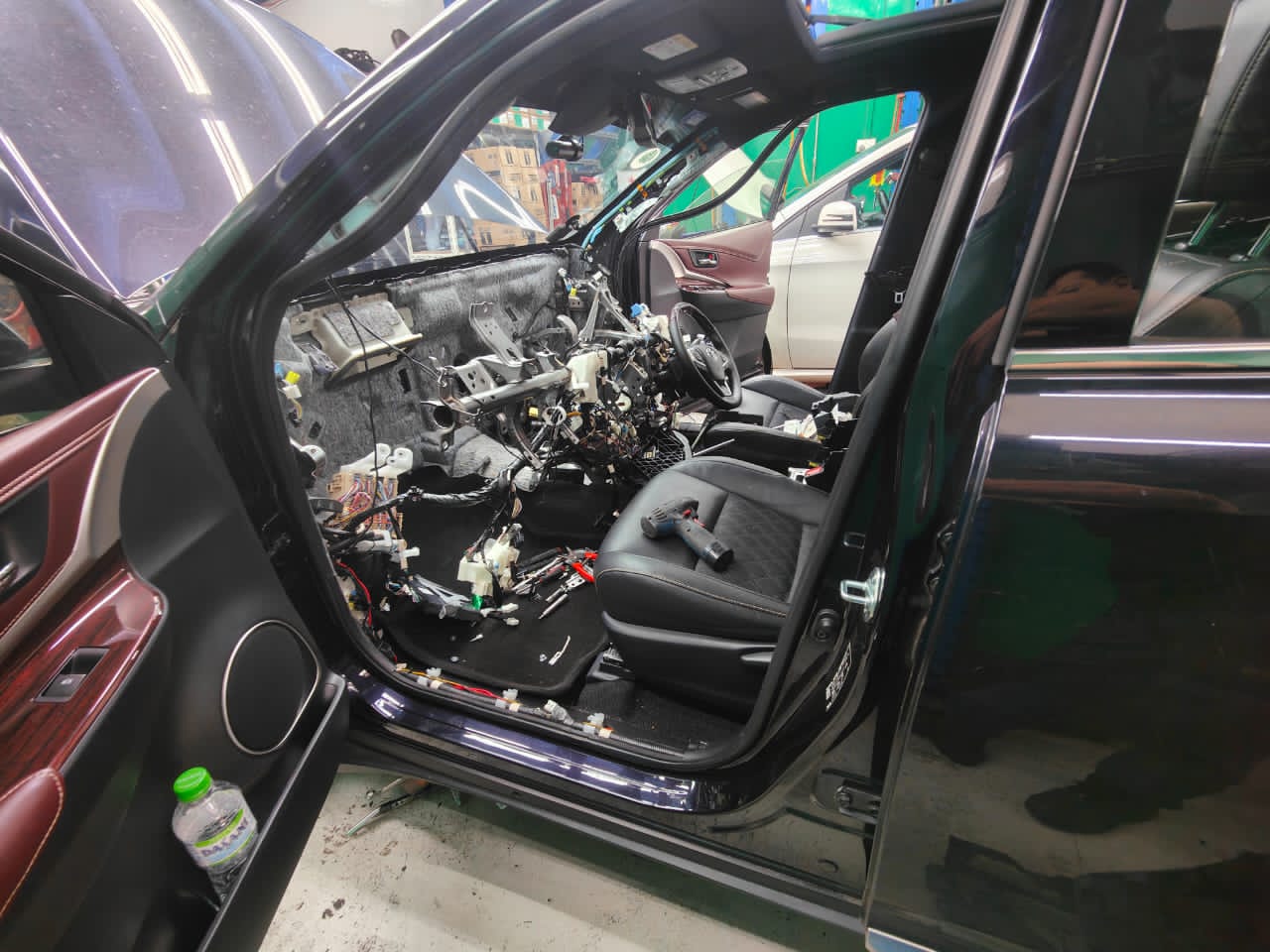 Edwin Garage workshop technician carrying out car repair diagnosis
