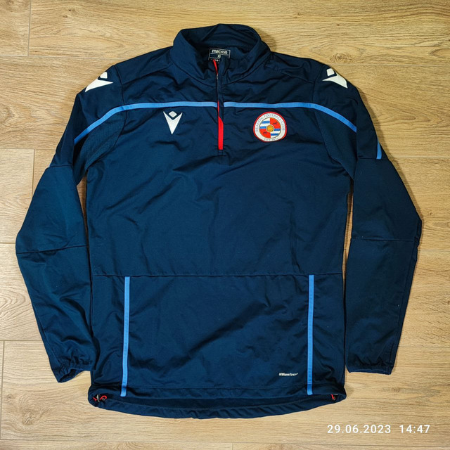 reading-jacket-Macroon.jpg