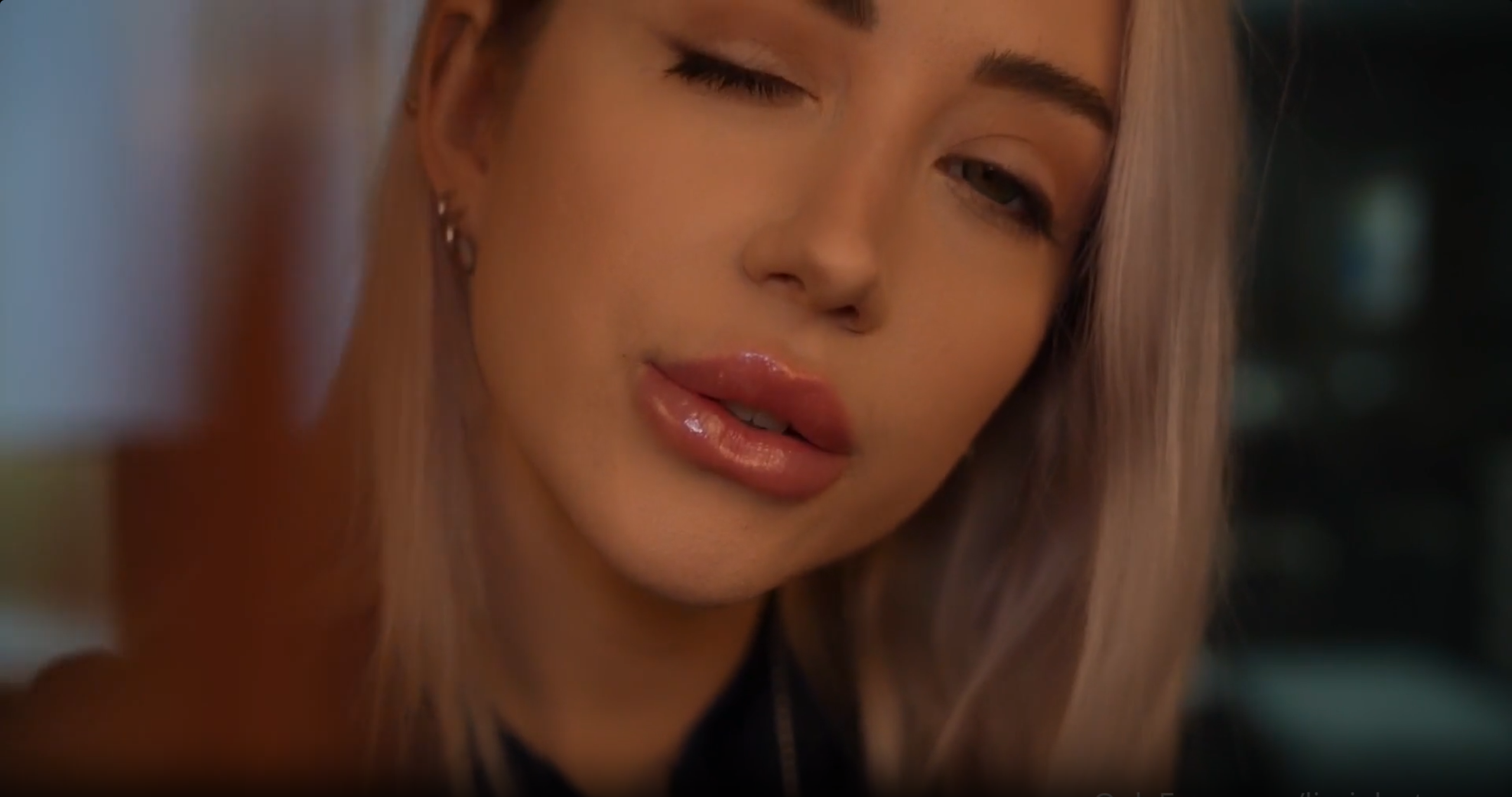Mouthsounds ASMR [ Lizzielestrange ]