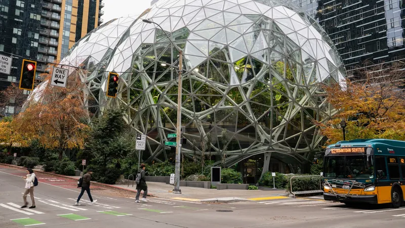 Инженеры Amazon выступили против строительства ЦОДов на фоне массовых увольнений