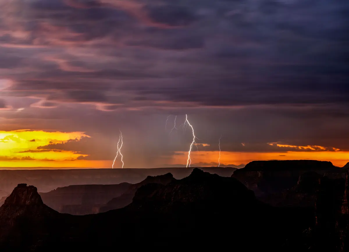 Rare furtună din Grand Canyon fotografiat