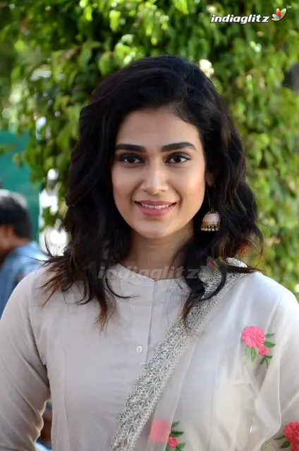 akanksha120619-053