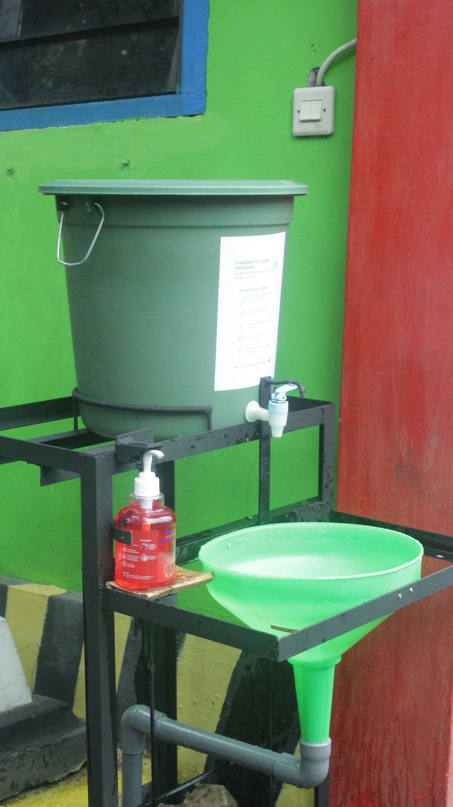 Menghadapi New Normal Mahasiswa Undip Desain Tempat Cuci Tangan Injak Ekonomis Kkn Universitas Diponegoro