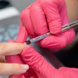 Ghid pentru realizarea apexului cu bază rubber la manichiură