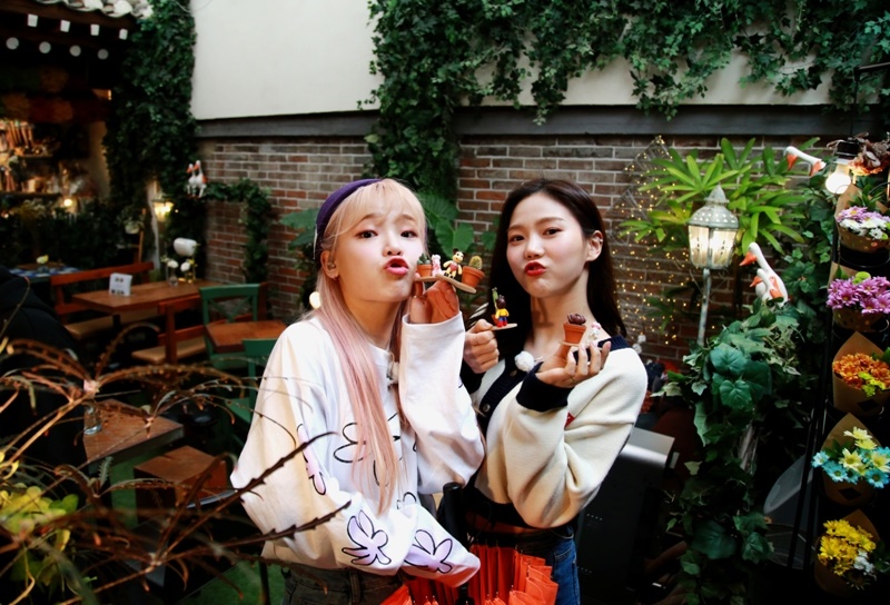 OH-MY-GIRL-1