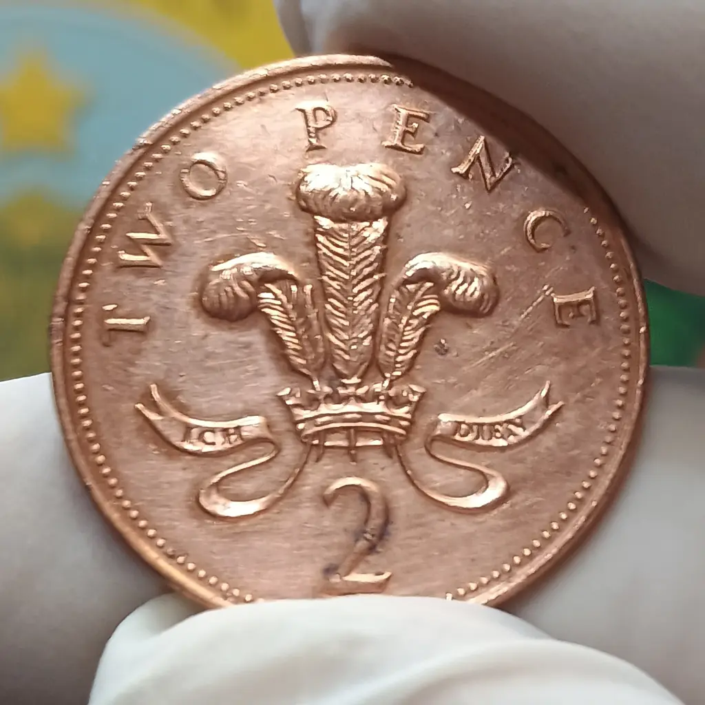 Moeda do Reino Unido 2 Pence 2005 MBC | Rainha Elizabeth II – KM# 987 - Foto 4