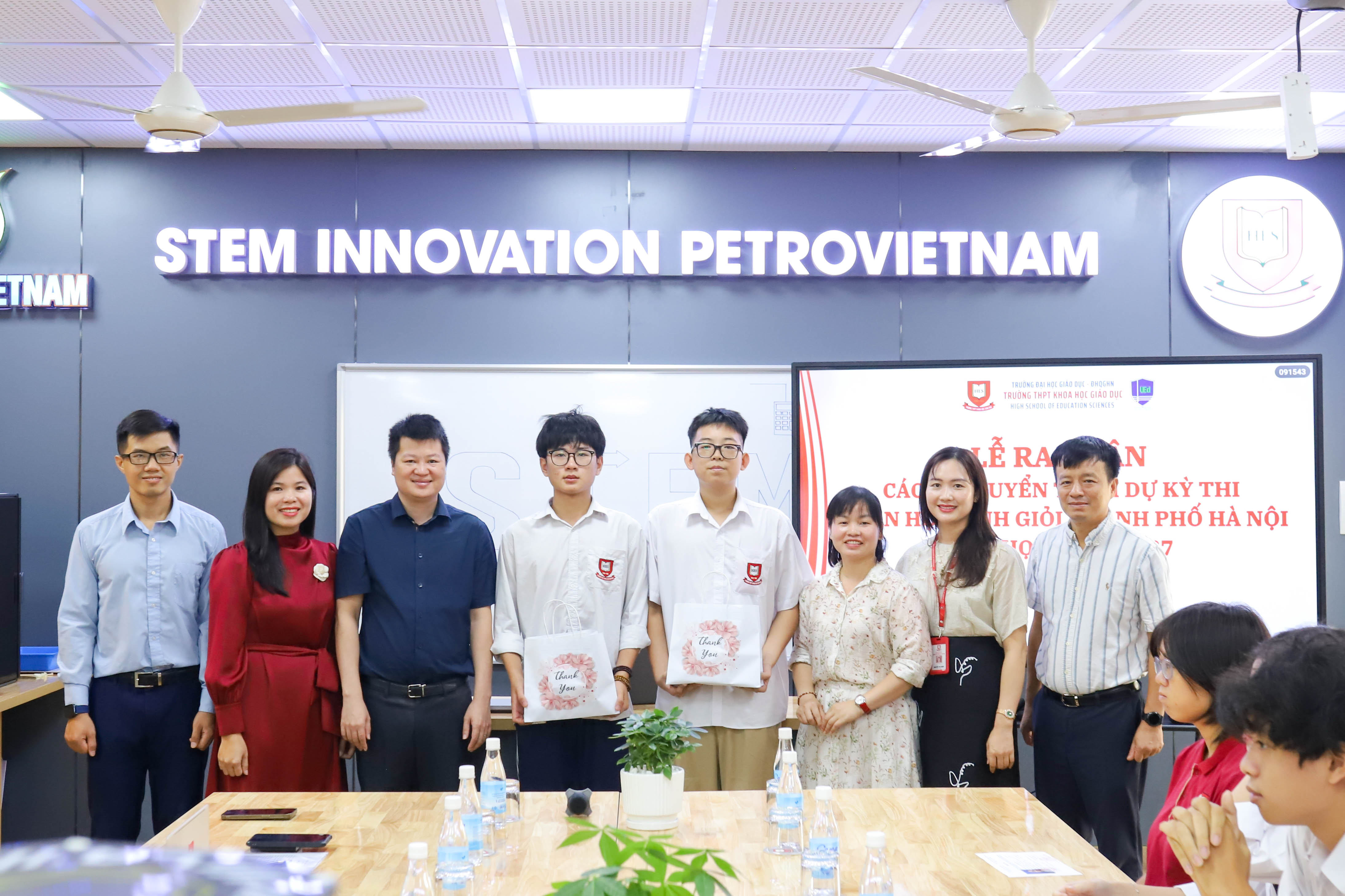 Lễ ra quân HSG HES 12