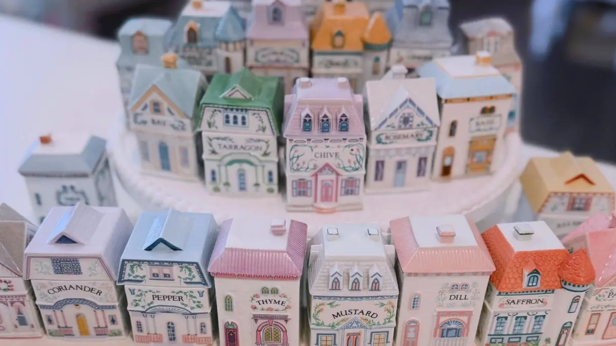 Thrifting a Vintage Lenox Spice Village