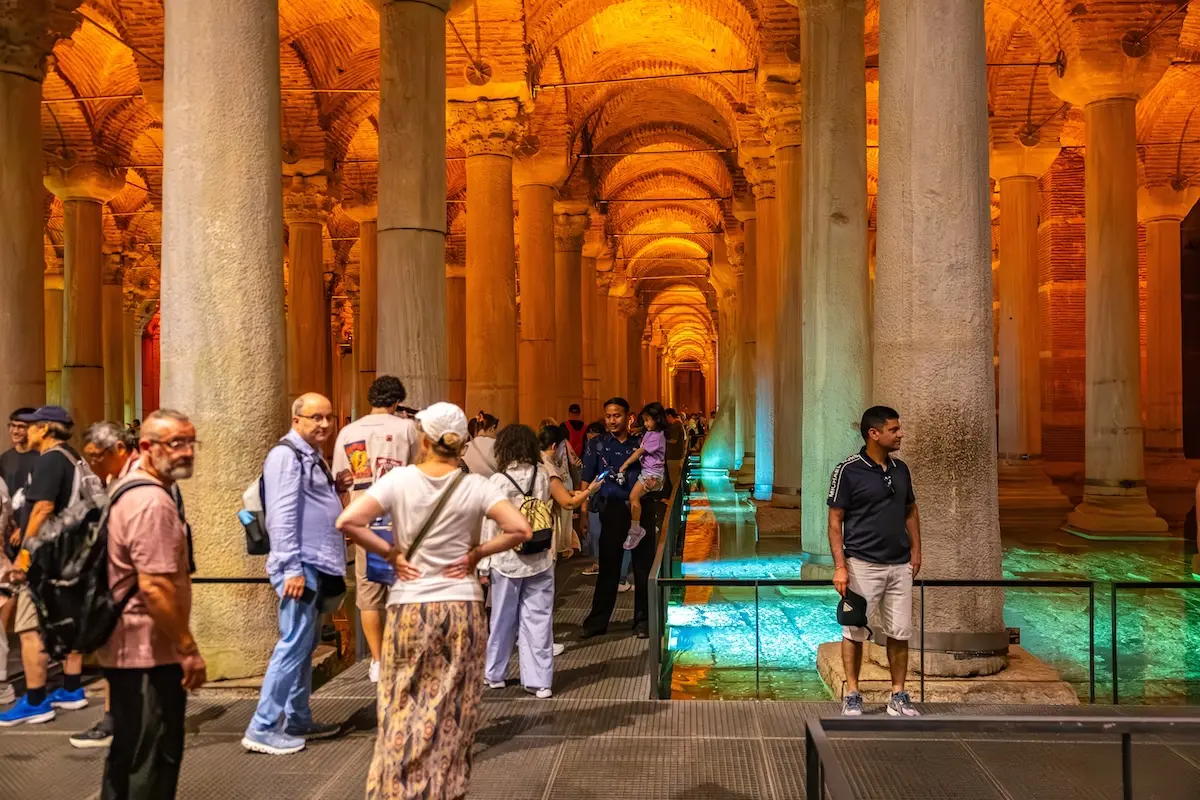 Bazilica Cistern: un rezervor antic de apă sub Istanbul.