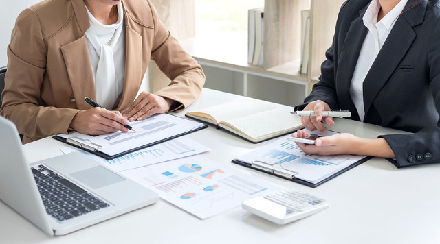 eCommerce accountants can help businesses perform cost-benefit analyses for their online stores. This analysis involves comparing the costs and benefits of various eCommerce strategies and tools, such as payment gateways and shipping providers. An eCommerce cost-benefit analysis can also help businesses identify areas where they can reduce costs and improve efficiency. To know more visit here https://www.esenshi.com/