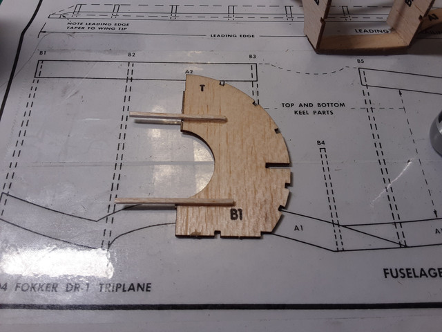 In order to facilitate the starboard formers, I attach a couple of pieces of stringer to it.