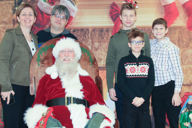 Santa2023-117.jpg