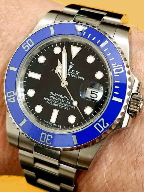 15861025644030