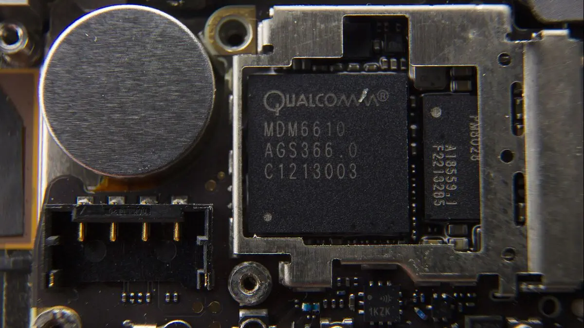 Micron Boosts AI Trade; SK Hynix Eyes US Listing