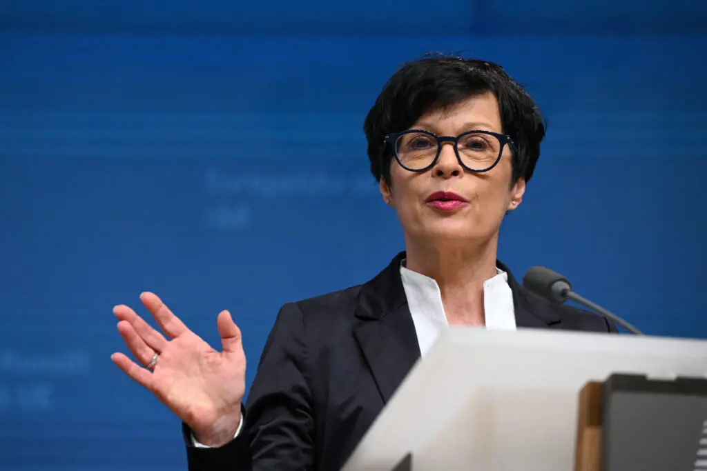 EU Courts Candidate Countries with Economic Carrots