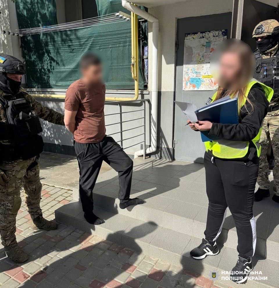 На Кіровоградщині затримали банду з Одещини, яка пограбувала офіс на понад 3,4 млн грн