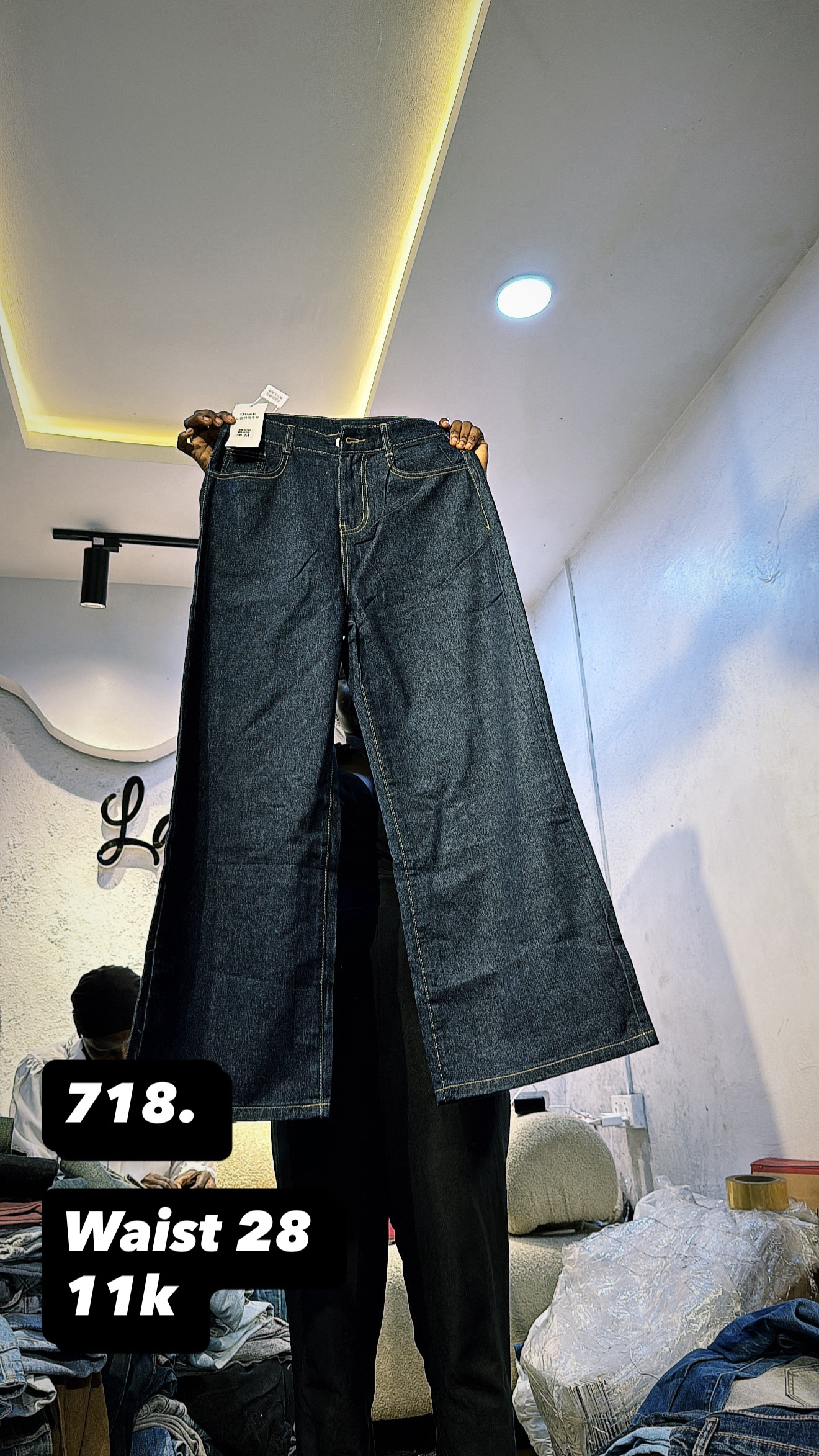Waist 28