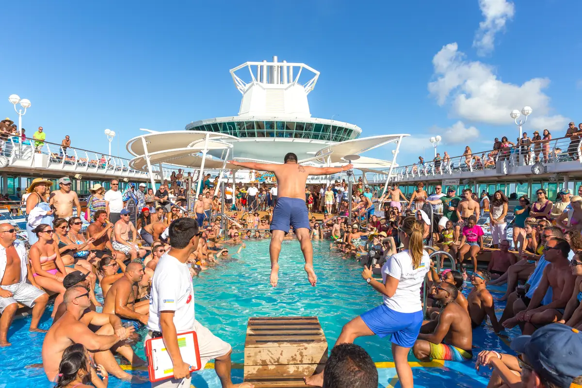 Regulile surprinzătoare privind vinul din Royal Caribbean