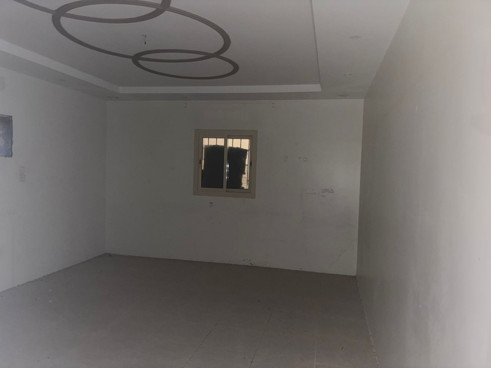 شقة ٤ غرف مع السطح