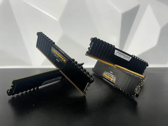 RAM Corsair Vengeance 32GB (4x8GB) DDR4 3200MHz CL16 Occasion