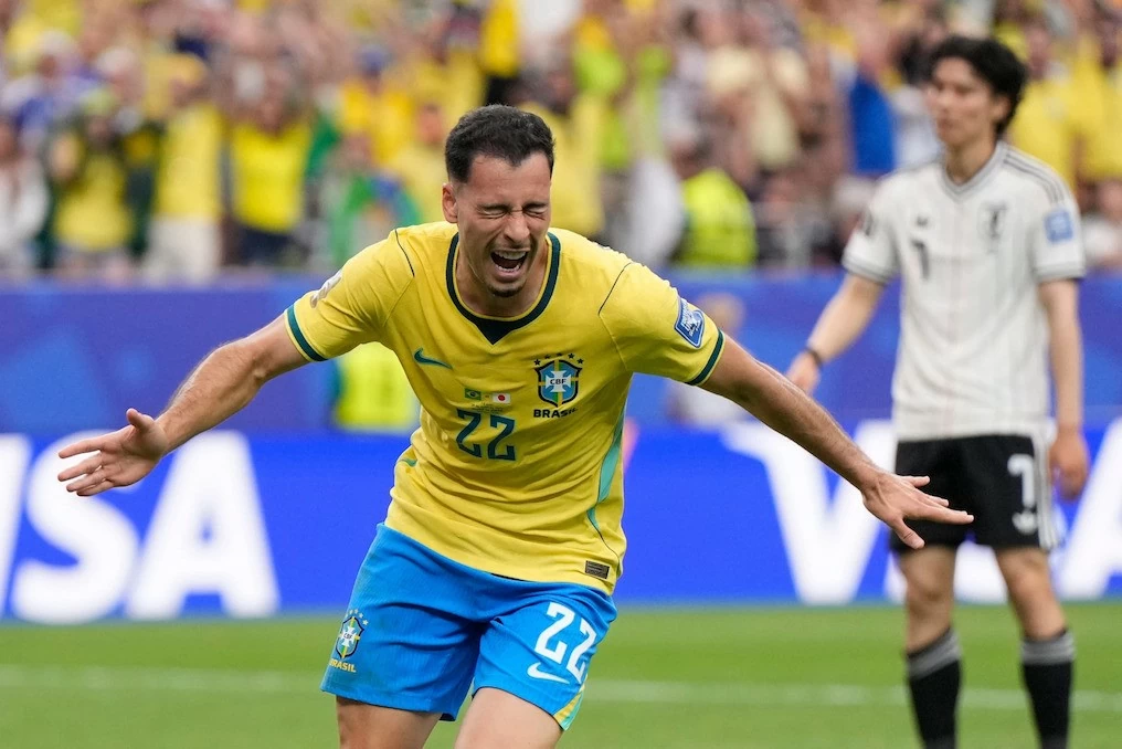 Hàng thủ Nhật Bản thi đấu kiên cường trước Brazil