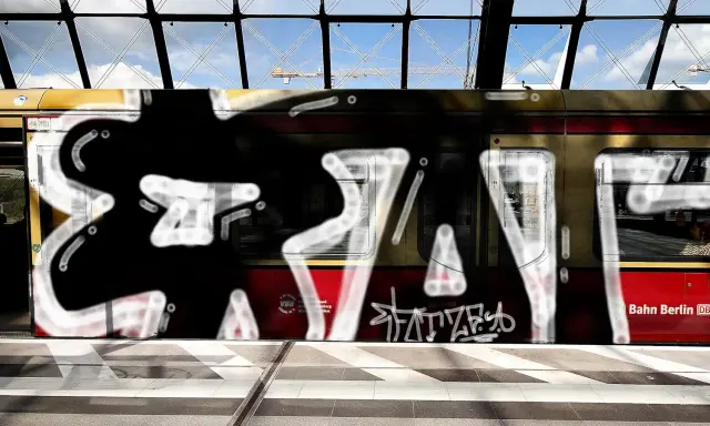 Graffiti artwork by efot