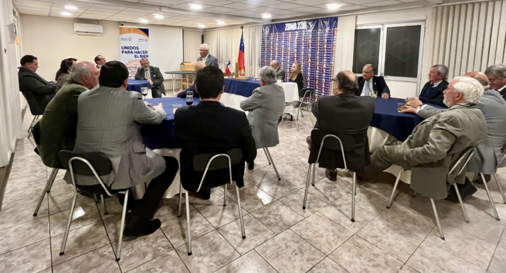 Gobernador Wilson Villalobos Pérez da inicio a sus visitas oficiales en Rotary Club Quilpué - Foto 4
