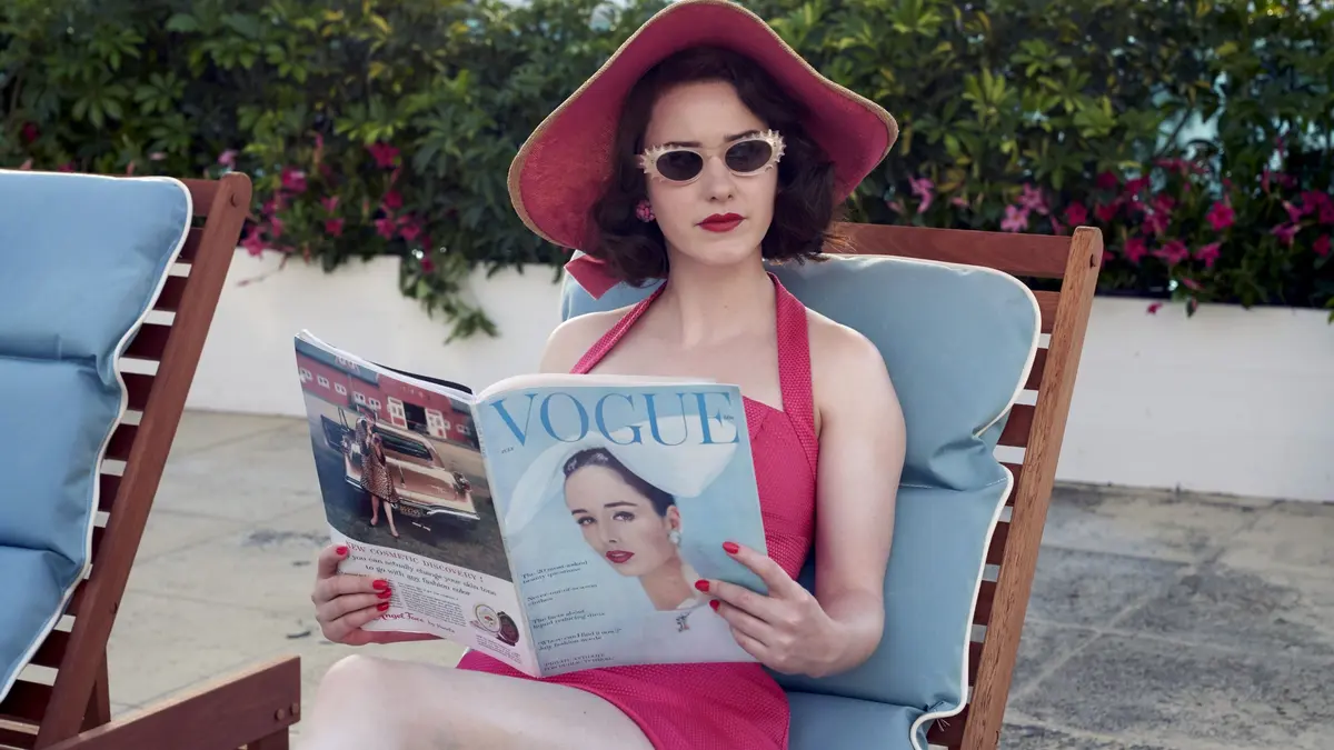 „The Marvelous Mrs. Maisel”: O Capodoperă a Comediei „Messy Girl