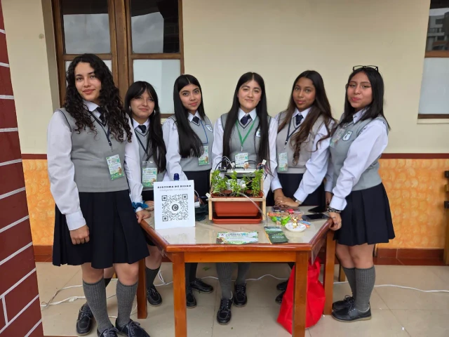 Grupo de estudiantes presenta una propuesta ambiental