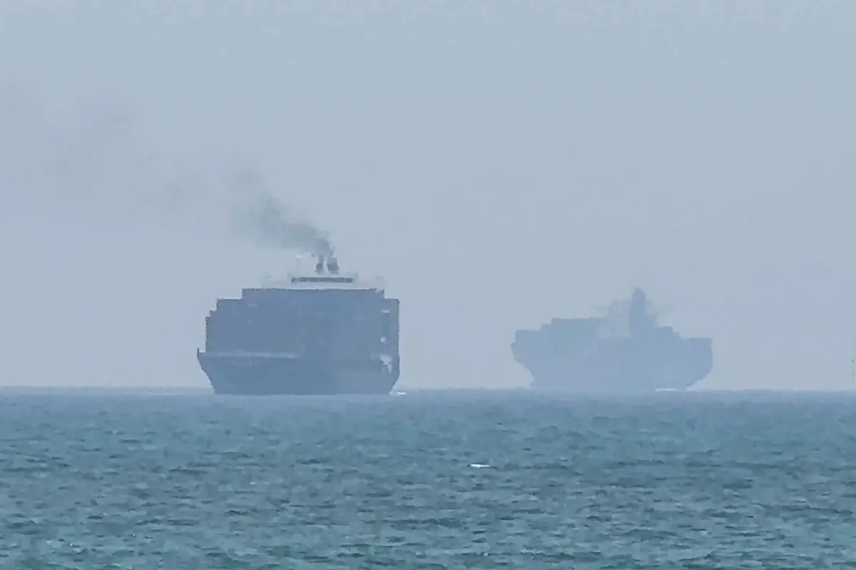 US Returns to Blocking Iran, Threatens Ships with Toll in Hormuz Strait
